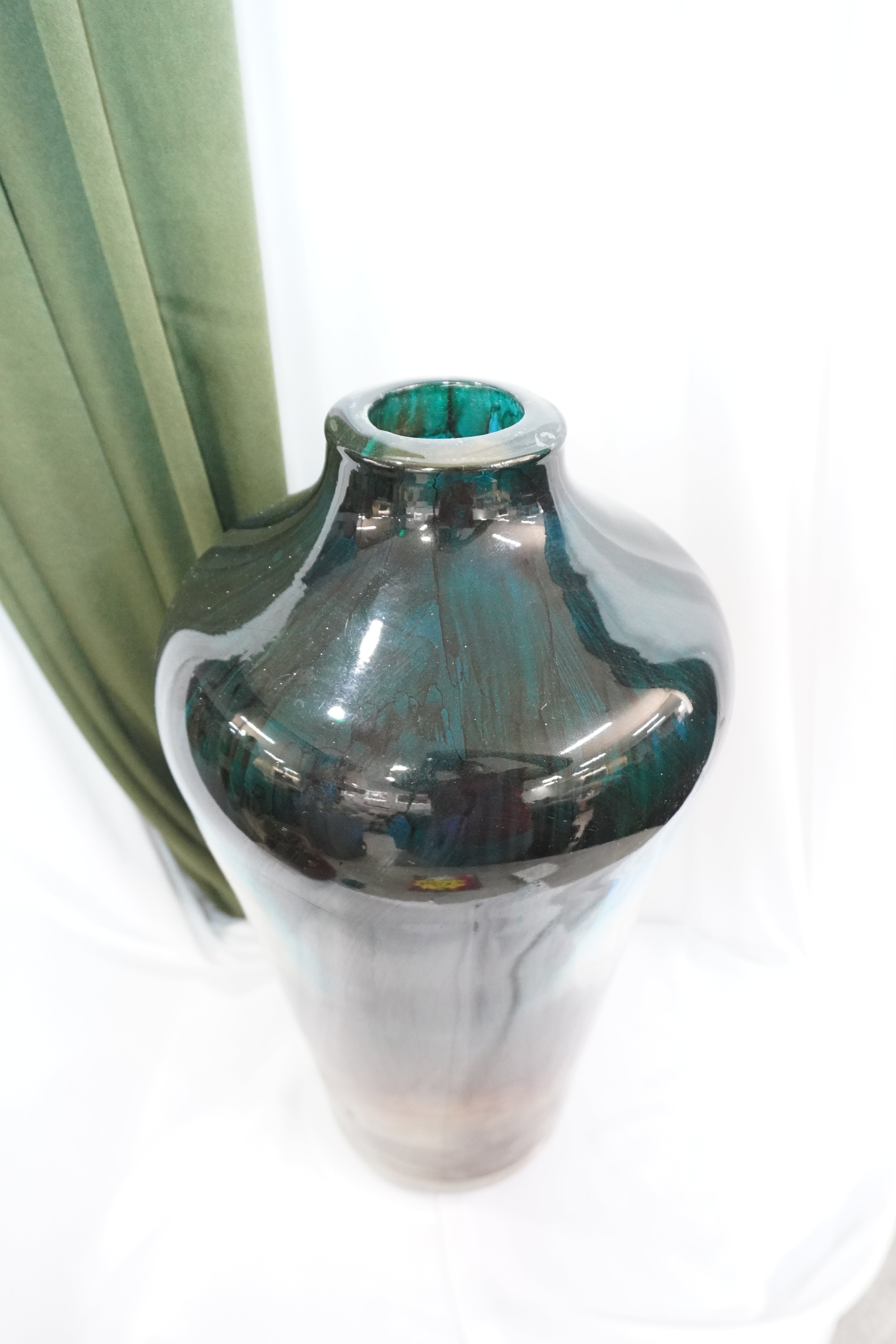 Jarrón Tokod — Negro y Verde Esmeralda