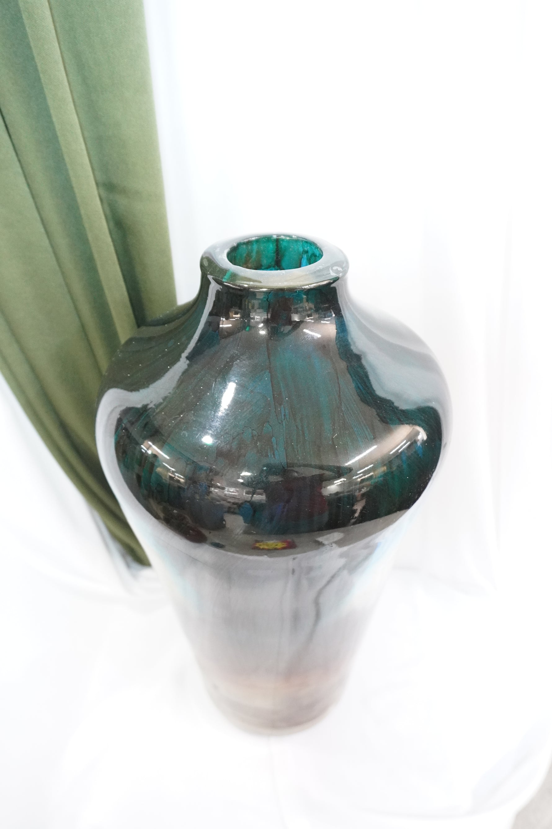 Jarrón Tokod — Negro y Verde Esmeralda