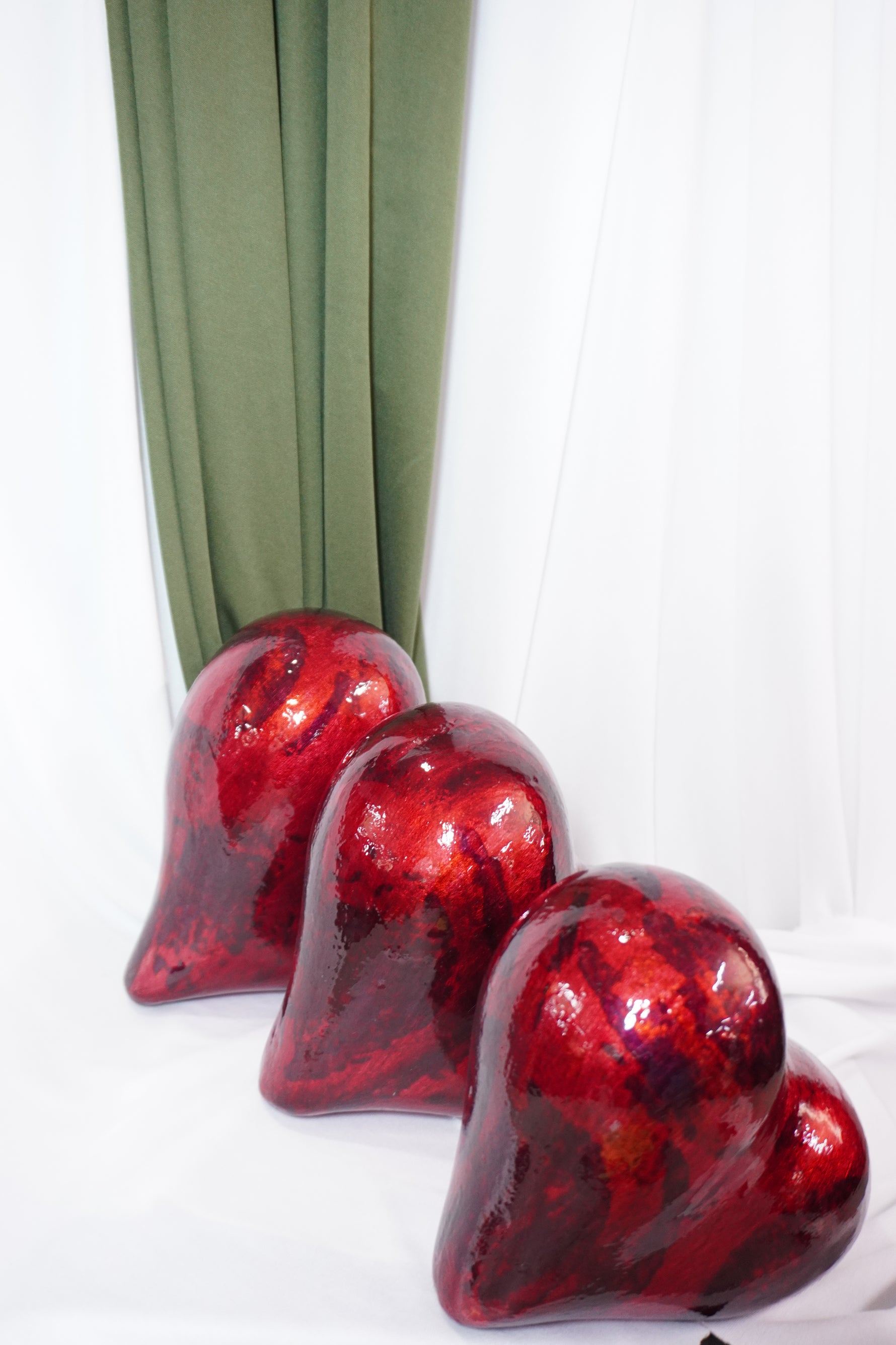 Corazones Ananuri — Figuras Decorativas Rojo Lacado
