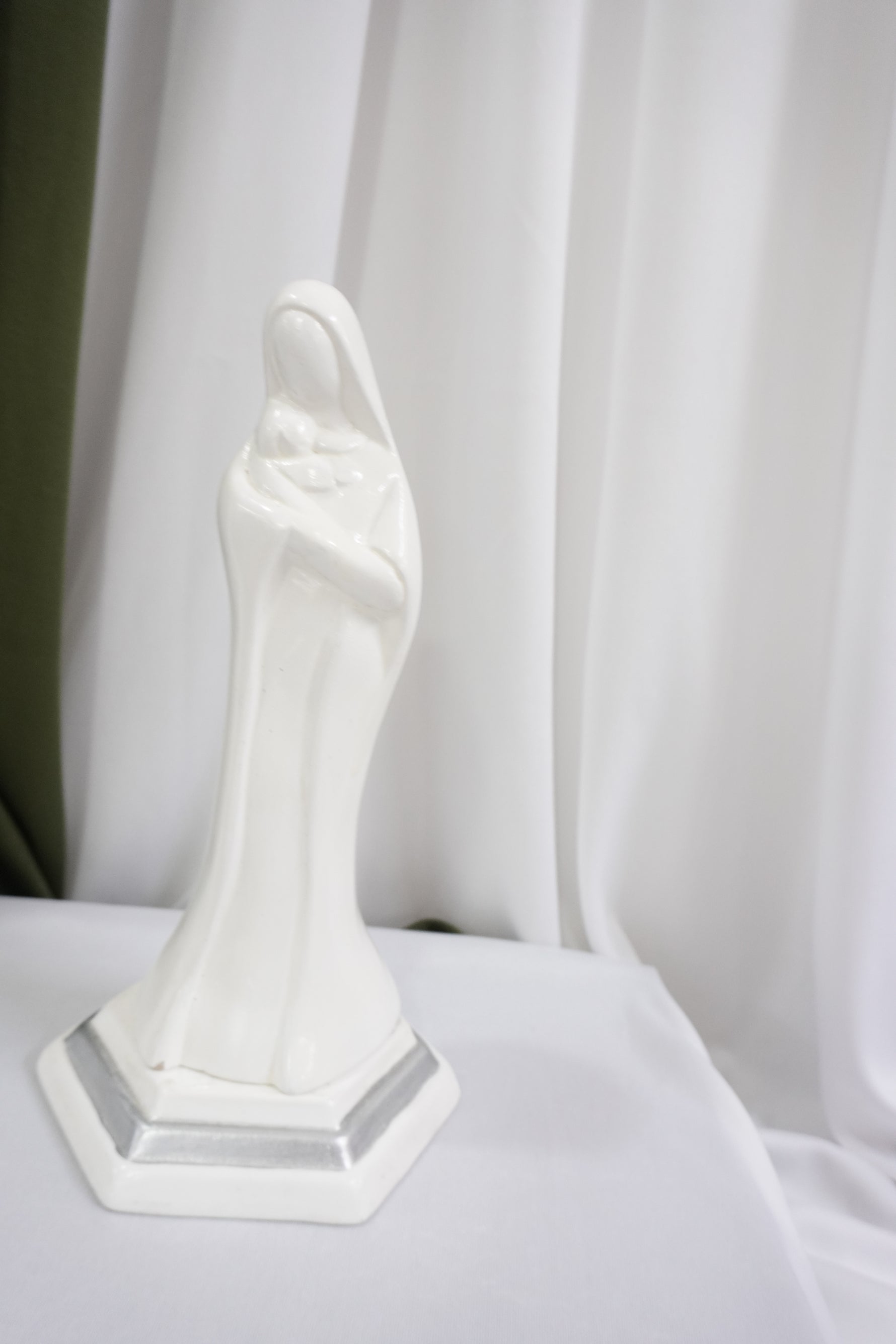 Figura Decorativa Virgen María — Escultura Religiosa